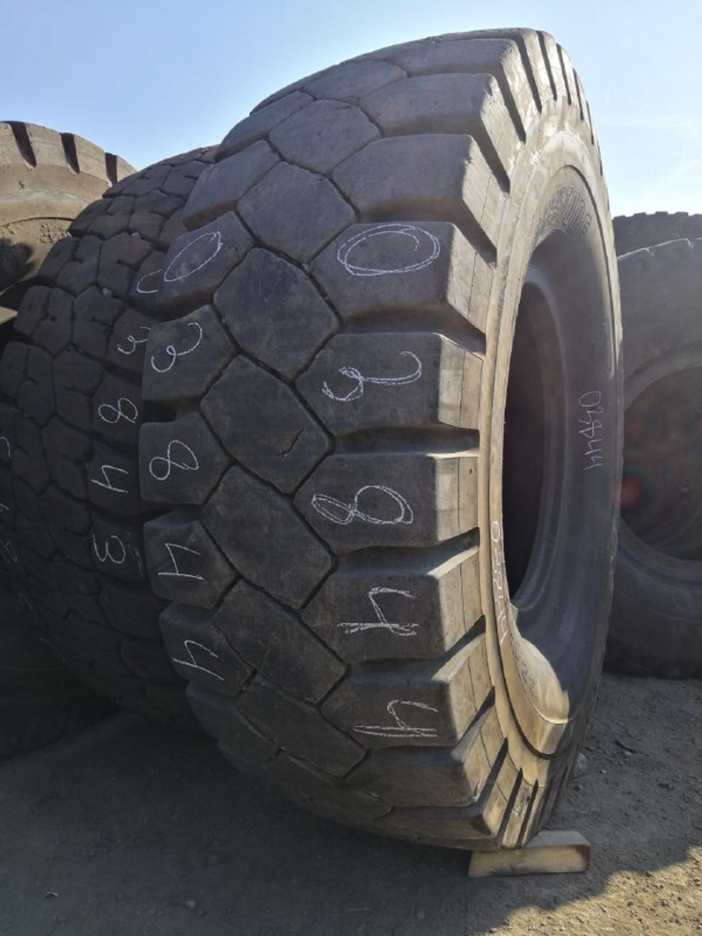 33.00R51 Bridgestone VRDP шина б/у
