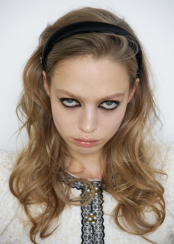 Тонкий ободок из черного атласа