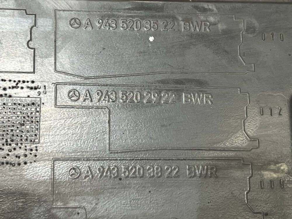 Шумоизоляция двигателя правая