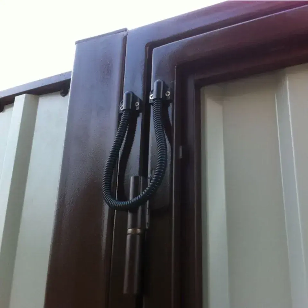 Гибкий переход для провода, кабеля KL-10, на калитку, дверь для замка внутренний диаметр 10 мм, длина 400 мм, оцинкованная сталь в ПВХ оболочке, цвет черный