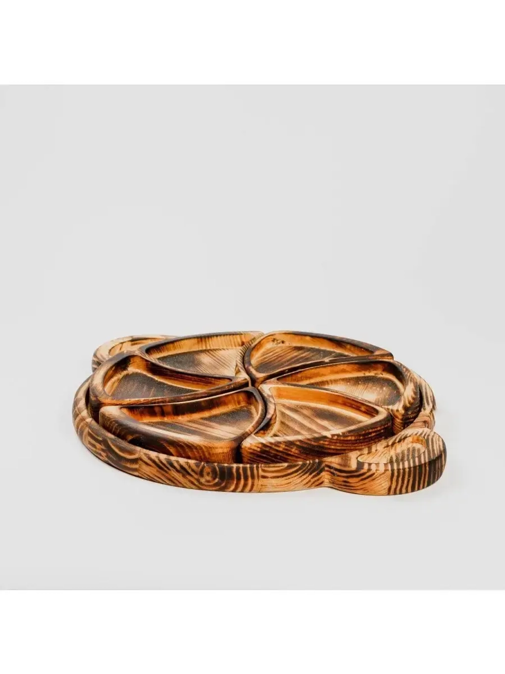 Деревянная менажница с ручками из кедра