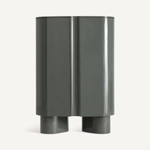 Современный шкаф Saxby