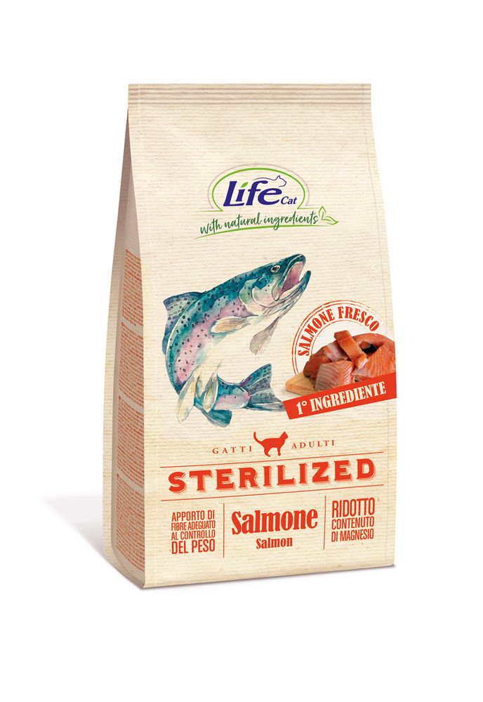 Корм Lifecat Adult Sterilized Salmon  для стерилизованных кошек со свежим лососем 400 г