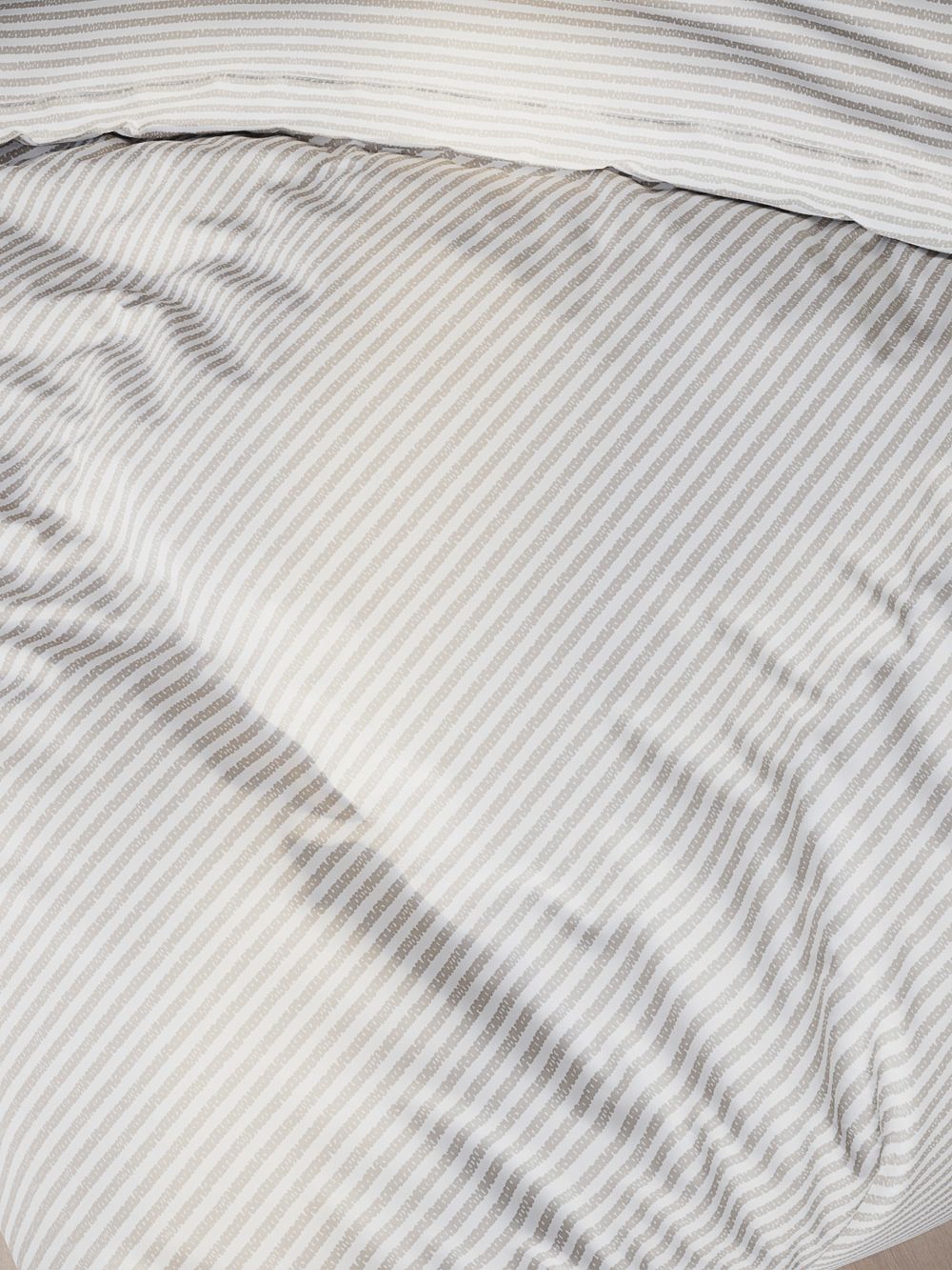 Постельное белье "Lester" 2-спальный  наволочки 50х70 2шт Простынь на резинке 160х200 см Пододеяльник 175х215 см Сказка сатин