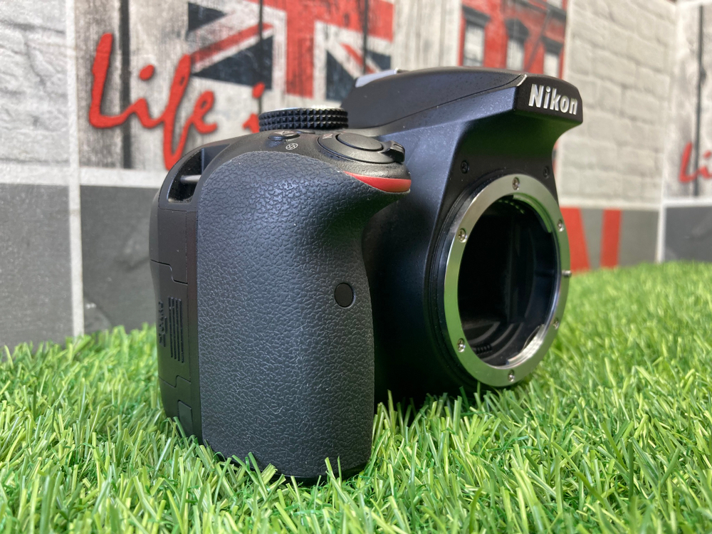 Nikon D3400 + 18-55mm 22000 кадров Покупка/Продажа