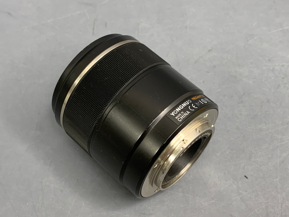 YongNuo 25mm 1.7 MFT Внутри линз разводы