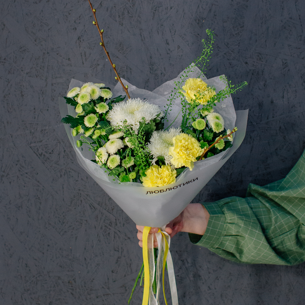 134. Суперстойкий букет в весенних оттенках с ветками вишни