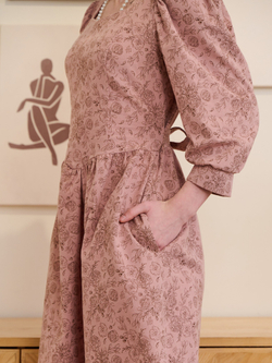 Платье с вырезом-сердечко