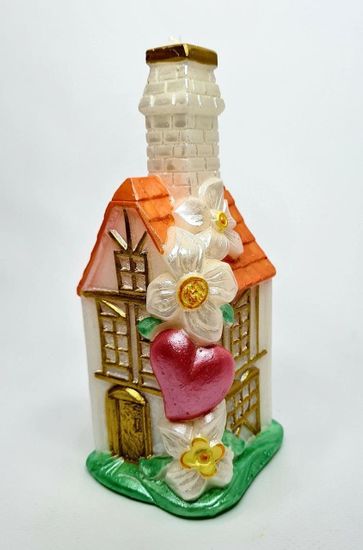 Свеча радужная "Домик счастья" белая (при горении свеча переливается разными цветами) Размер: 8х7,5х17,5 см