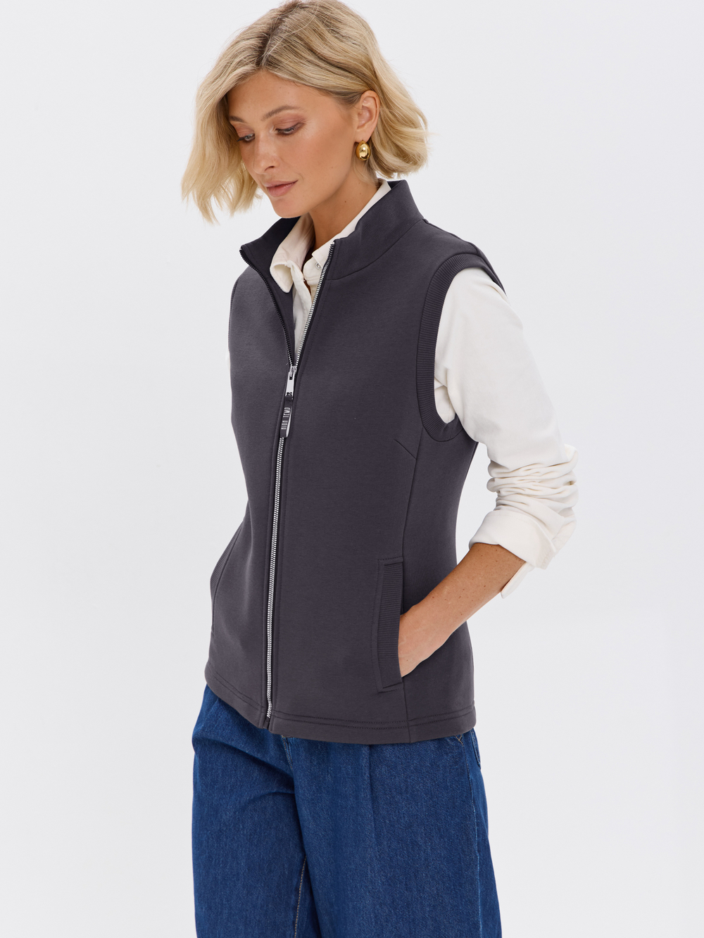 Жилет с начесом на молнии