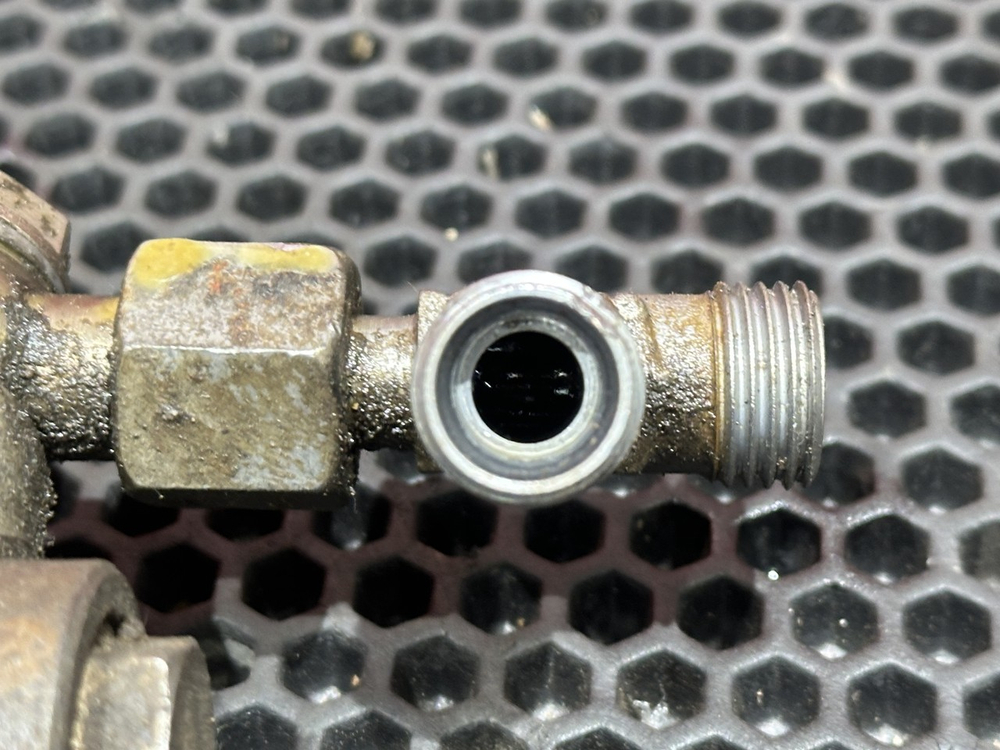 Рейка топливная