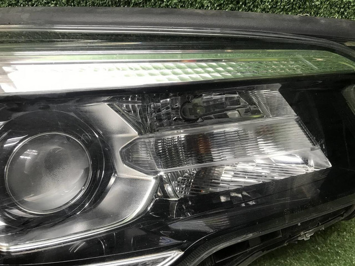 Фара правая Subaru Forester 5 SK (18-21) LED
