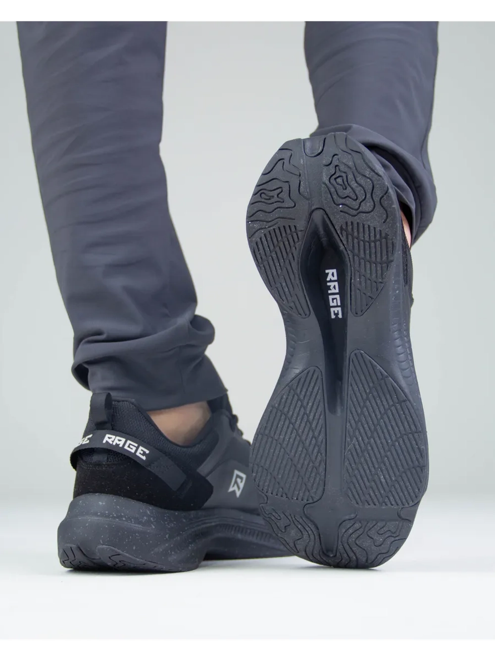 Беговые кроссовки для трейлраннинга и асфальта