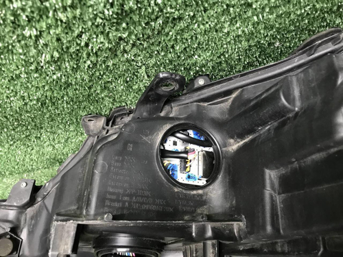 Битая Фара правая Toyota Camry xv70 (20-нв) LED