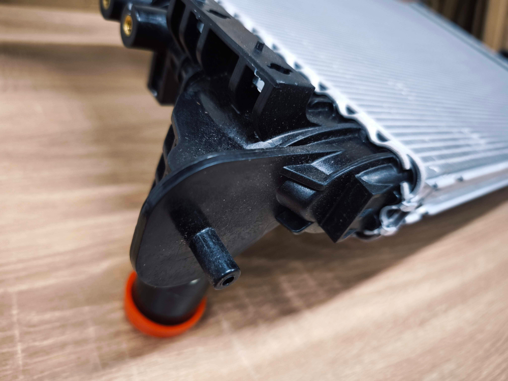 Радиатор системы охлаждения Hongqi H9