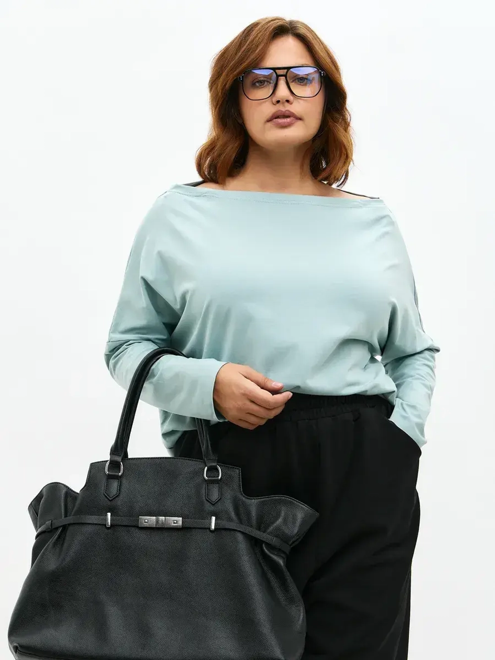 Лонгслив с широким вырезом лодочка голубой