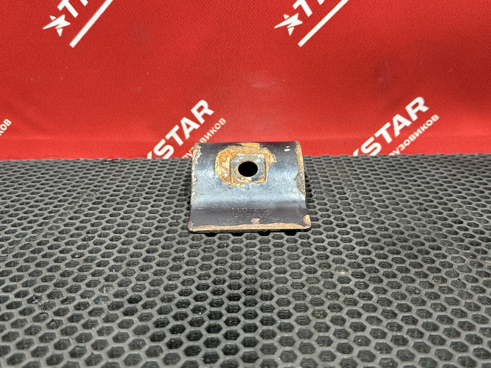 Кронштейн крыла заднего