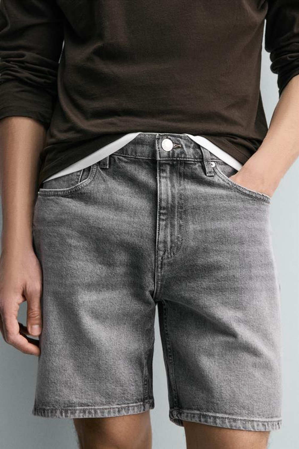 ZARA ДЖИНСОВЫЕ ШОРТЫ REGULAR FIT, СЕРЫЙ