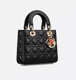 Сумка Lady Dior Small Dioramour черная, кожа ягнёнка, золотистая фурнитура, ремешок с сердцем
