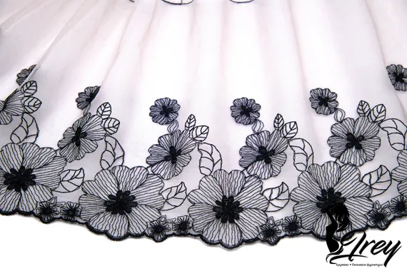 05-136 Вышивка на неэл. сетке 21 см, кремовый/черный  (левая)