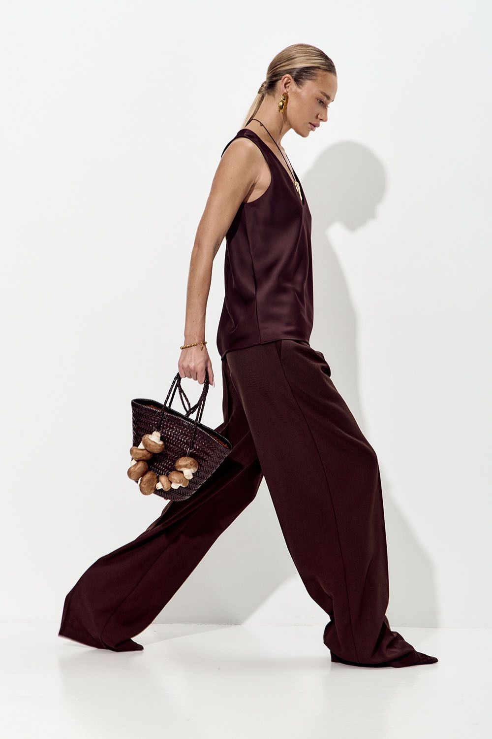 Брюки палаццо свободные с защипами шоколадного цвета