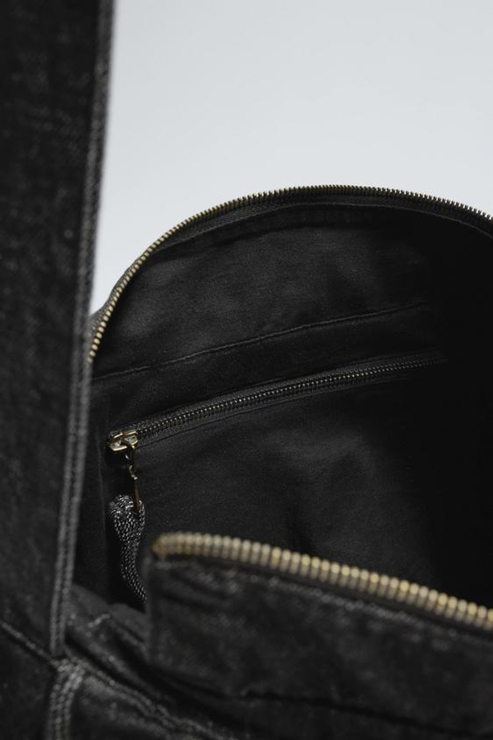 ZARA СУМКА-СЛИНГ ДЕНИМ С МНОЖЕСТВОМ КАРМАНОВ, ЧЕРНЫЙ