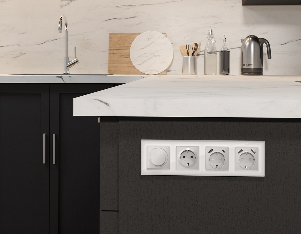 MA409010 Комплект механизма электрической розетки ALFA Серебро глянец 2USB A+A 18W (быстрая зарядка) с/з QUANT (AP4090, VM155)