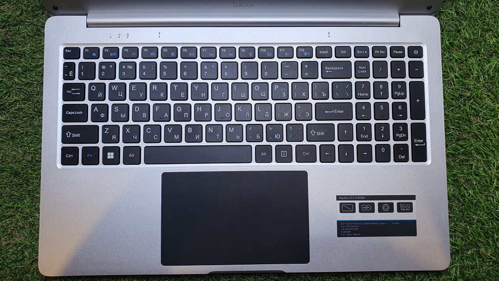 Ноутбук DEXP Celeron/8Gb/FHD