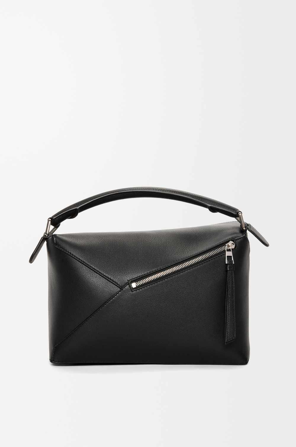 Loewe Сумка среднего размера Puzzle Edge из классической телячьей кожи, черный