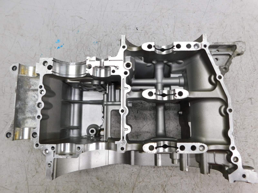 Нижняя часть картера Honda VFR800 RC79E