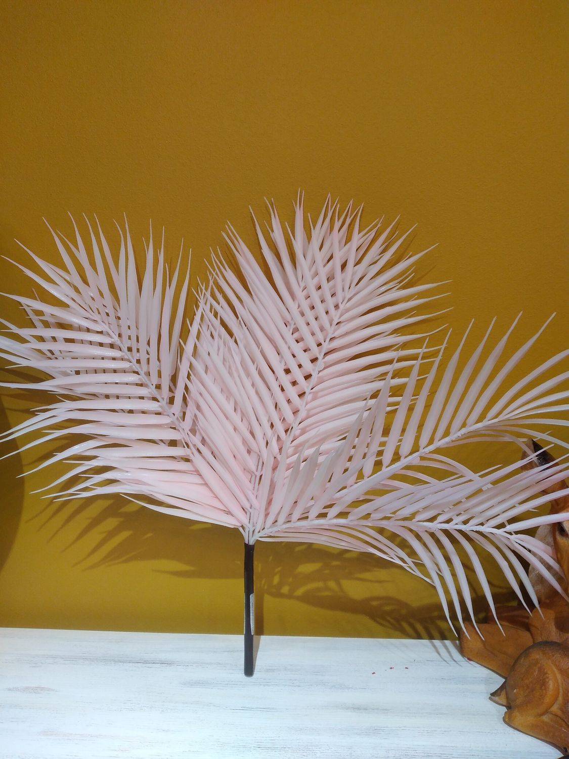 Ветка пальмы цвет розовый 53*20см