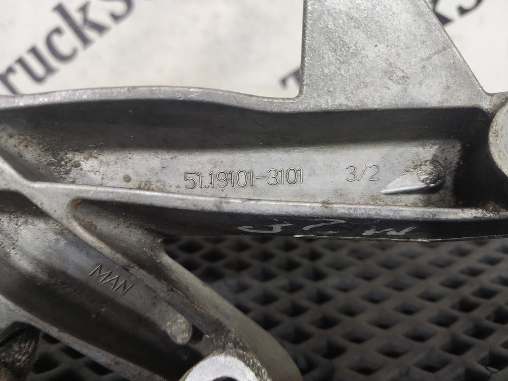 Кронштейн генератора