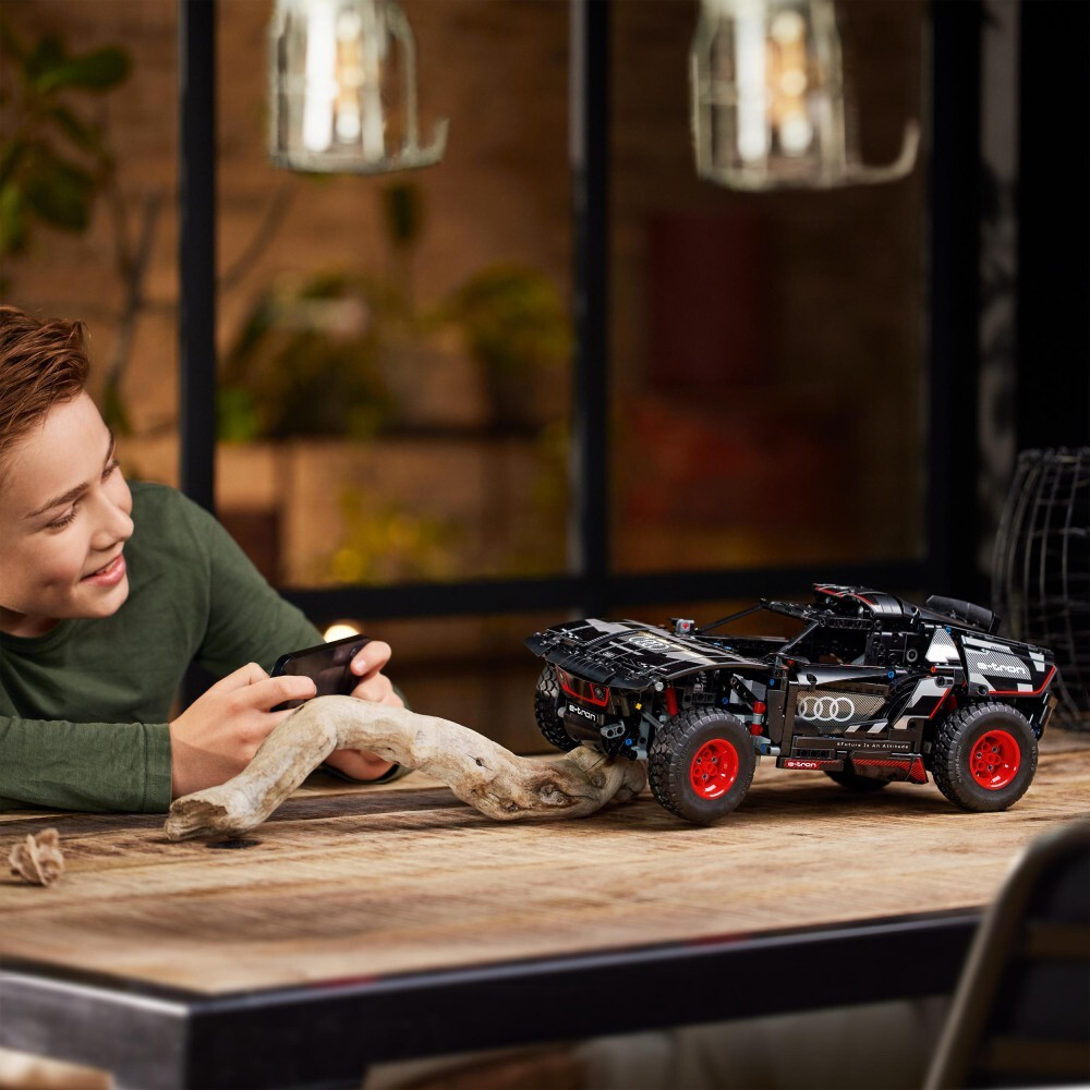 LEGO Technic — Audi RS Q e-tron 42160