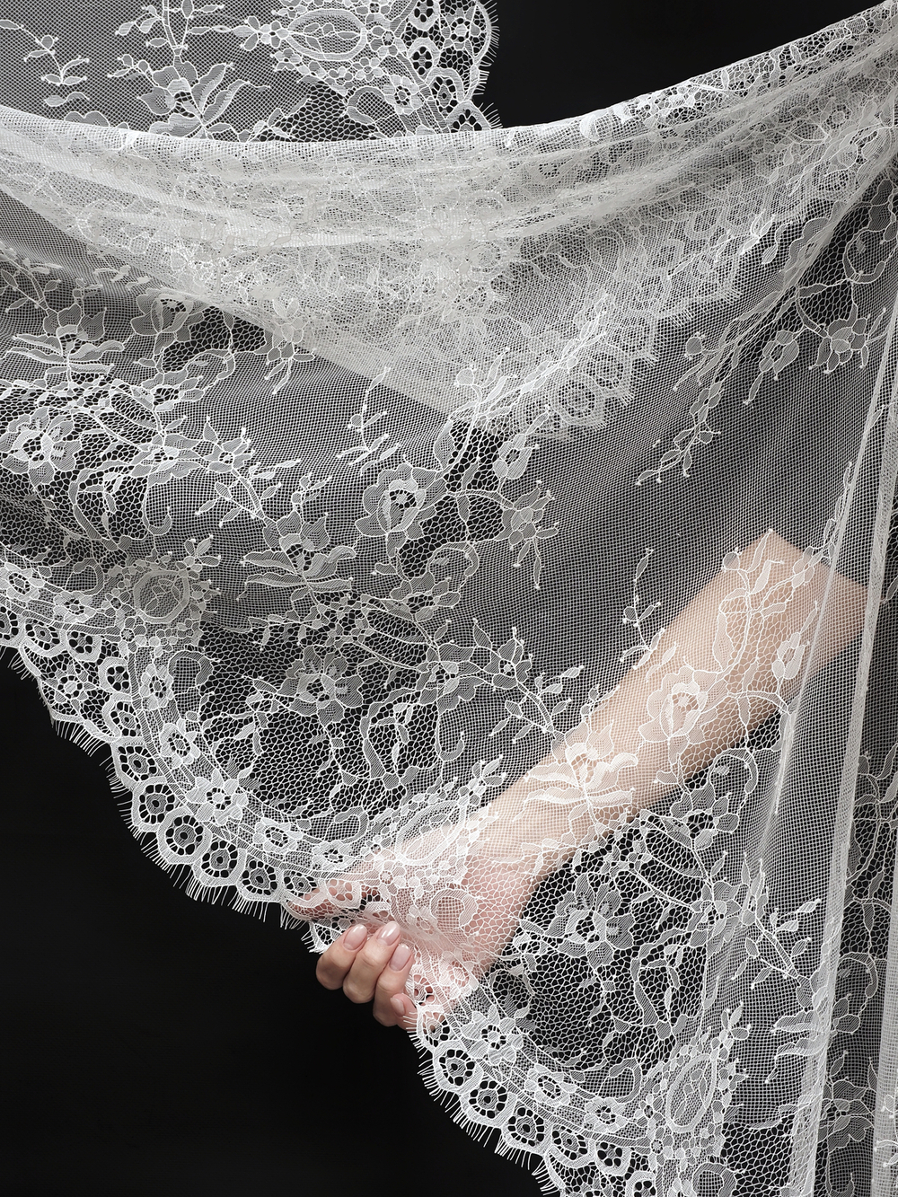 Кружево шантильи теплое белое неэластичное ширина 70 см купон 2.9 м