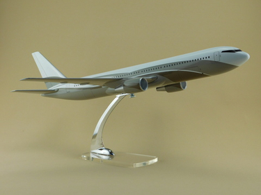 Модель самолета Boeing 767-300ER P4-MES (Роман Абрамович) в масштабе 1:100