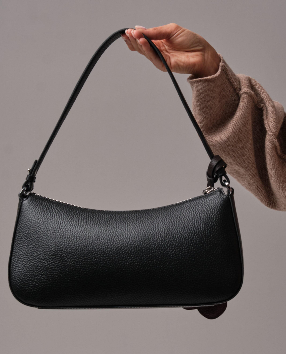 Кожаная сумка багет кросс-боди черный