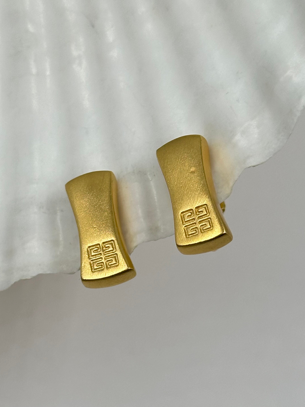 Клипсы Givenchy