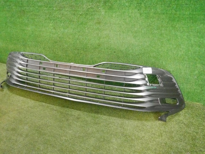 Решетка переднего бампера Toyota Camry xv70 (2017-2021)