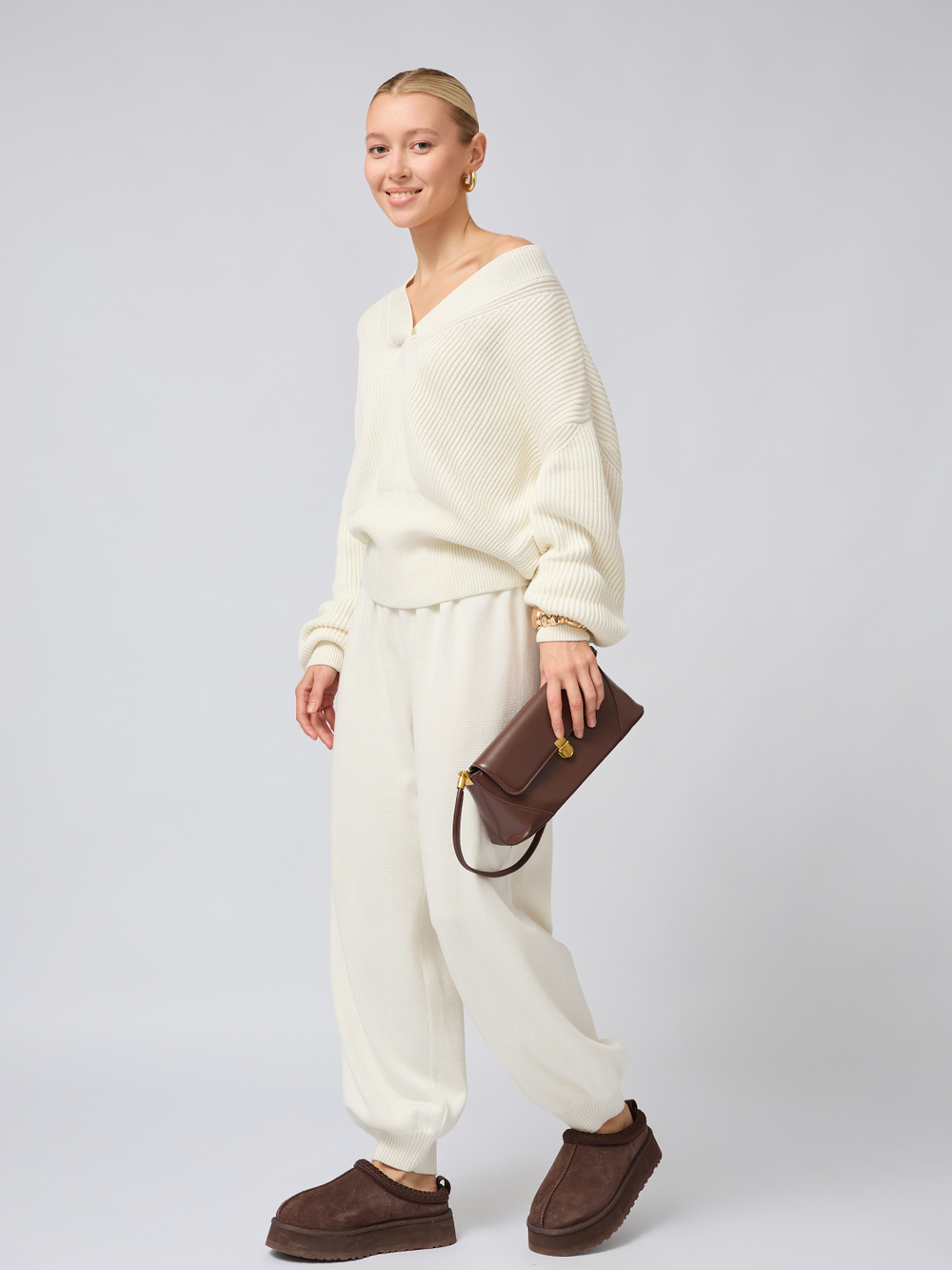 Джемпер вязаный с v-вырезом