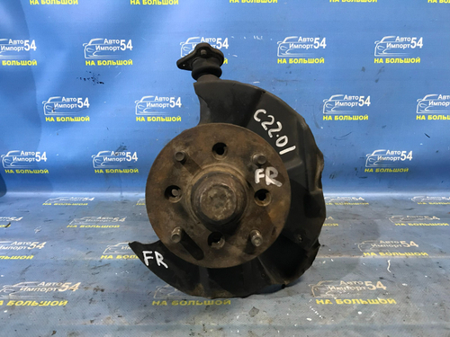 Ступица передняя правая NISSAN LARGO 1992