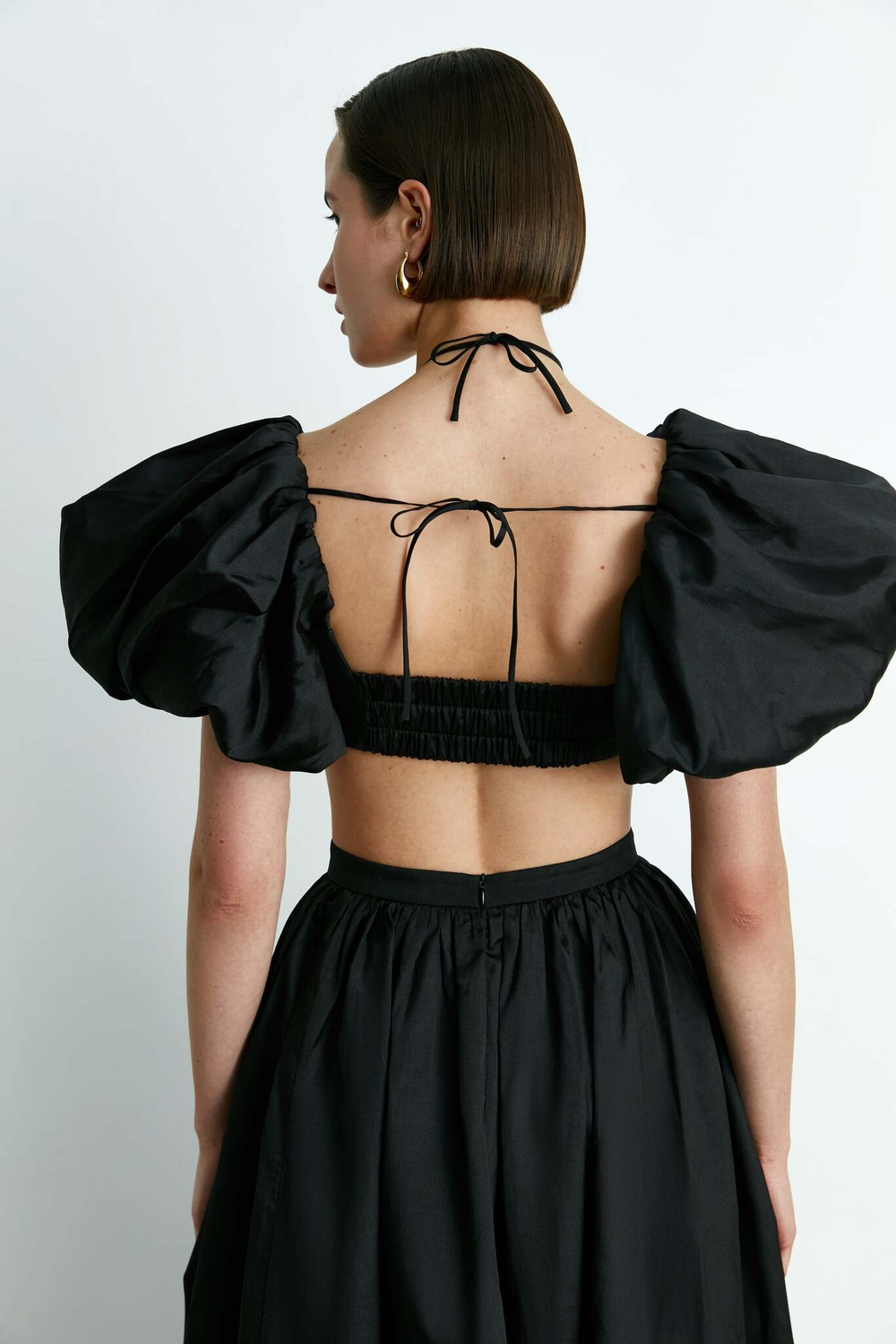 Топ укороченный драпированный из тафты с объёмными рукавами