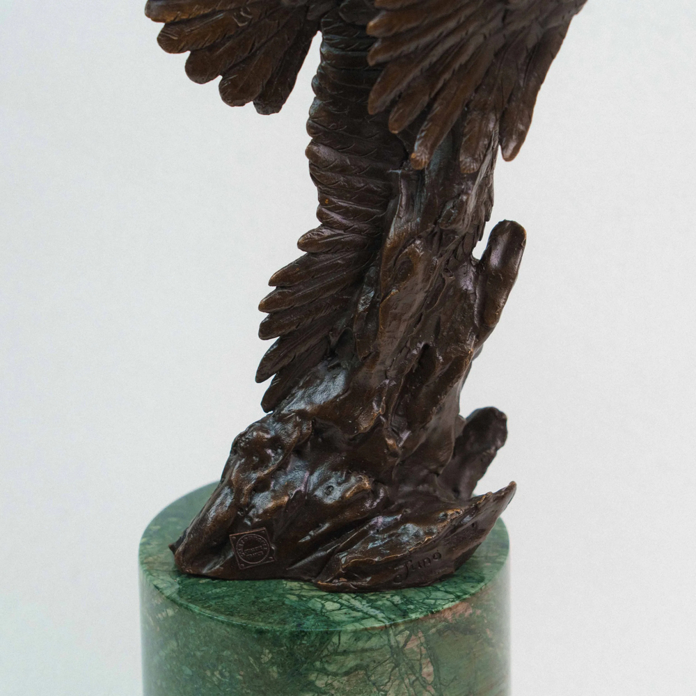 Кабинетная скульптура «Орлы в полете»