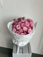 Букет из кустовых пионовидных роз в розовом оттенке 