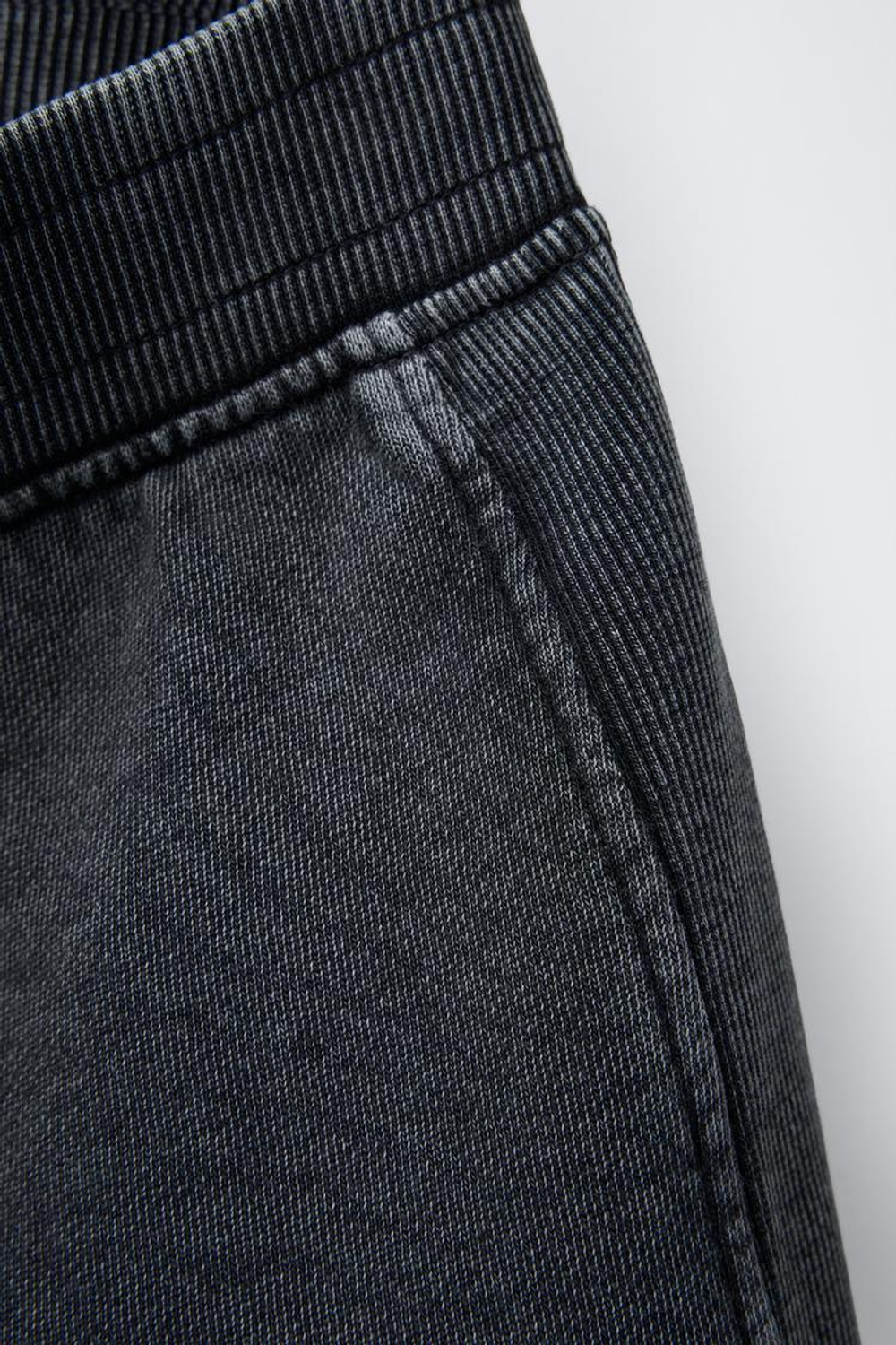 ZARA ШОРТЫ ИЗ МЯГКОЙ ТКАНИ С ЭФФЕКТОМ ПОТЕРТОСТИ, АНТРАЦИТОВО-СЕРЫЙ