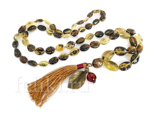 колье из янтаря Лесная вишня