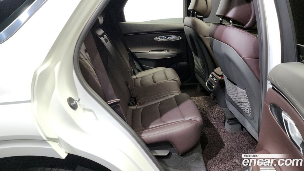 Genesis GV70 2.5T Бензин 2WD (04.2021)