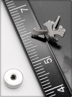 Серьга гвоздик "Крест" медсталь.