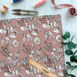 Ткань блэкаут белые ромашки на коричневом фоне