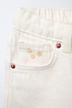 ZARA ДЖИНСОВЫЕ ШОРТЫ С ЦВЕТОЧНОЙ ВЫШИВКОЙ, БЕЛЫЙ