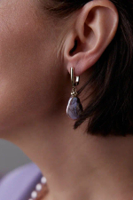 Серьги из розовых радужных барочных жемчужин каплевидной формы на английском замке, оттенок золото